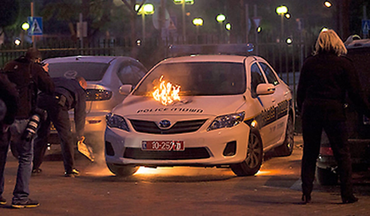 הפגנות הגיוס: ניידת הוצתה באשדוד