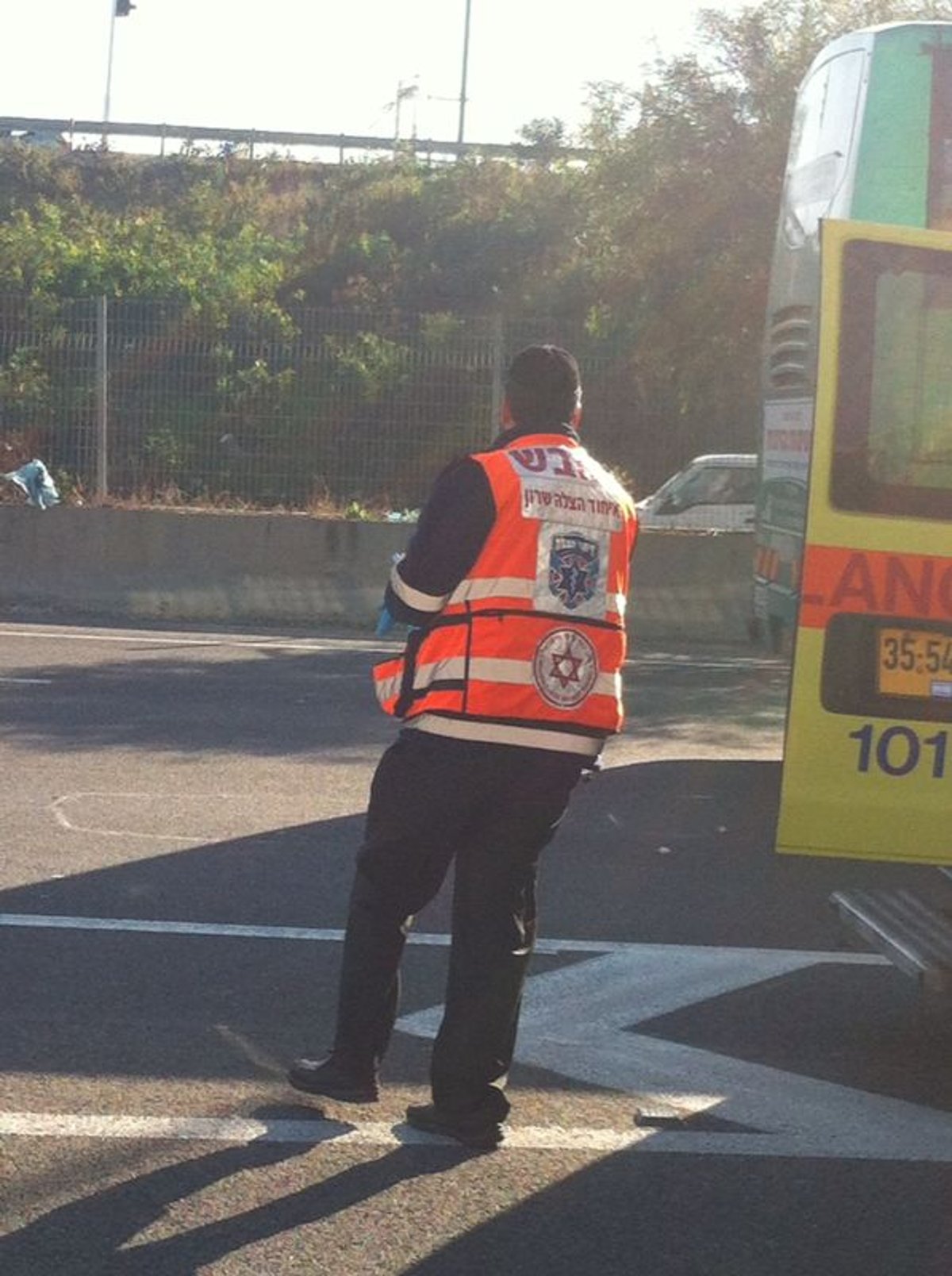 כביש 2: צעיר נפגע מאוטובוס ונהרג