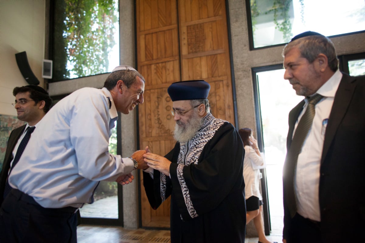 הרבצ"ר רפי פרץ עם הראשל"צ הרב יצחק יוסף