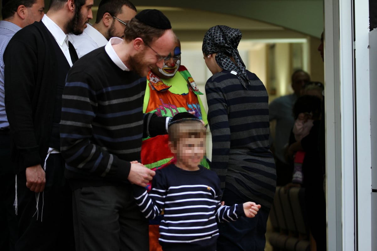 תיעוד מרגש: משפחת גרוס משתחררת מבית החולים