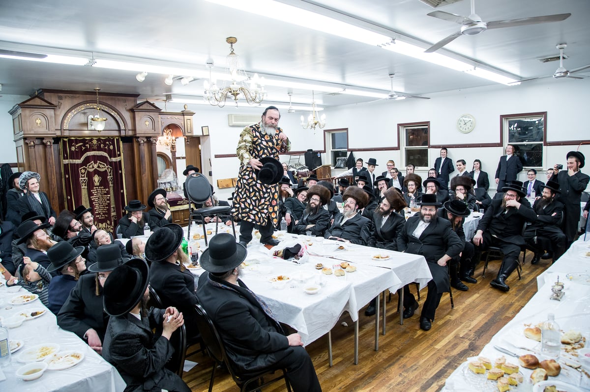 צפו בגלריה:  פורים קטן בחסידות קראלסבורג