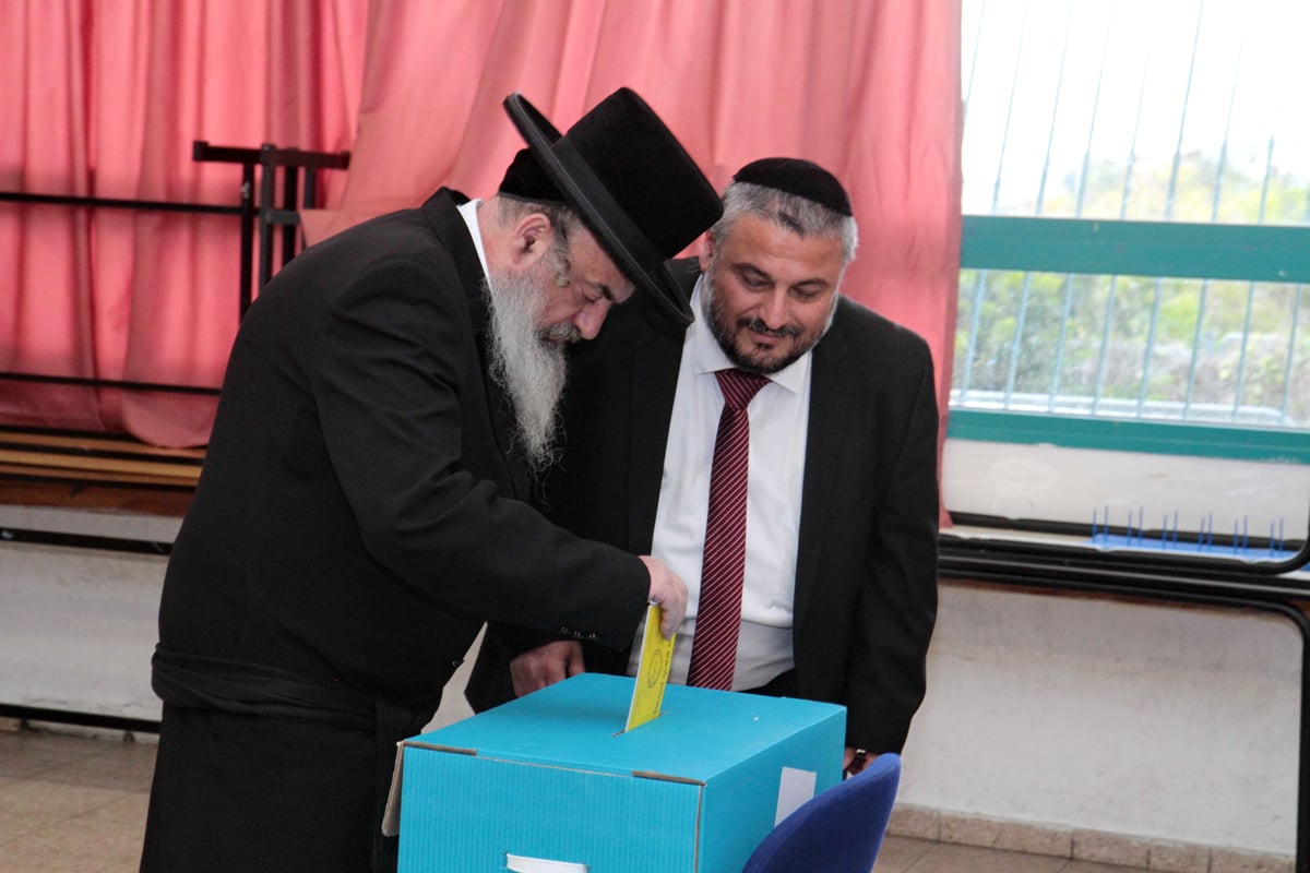 לראשונה בחייו: האדמו"ר מלעלוב השתתף בבחירות