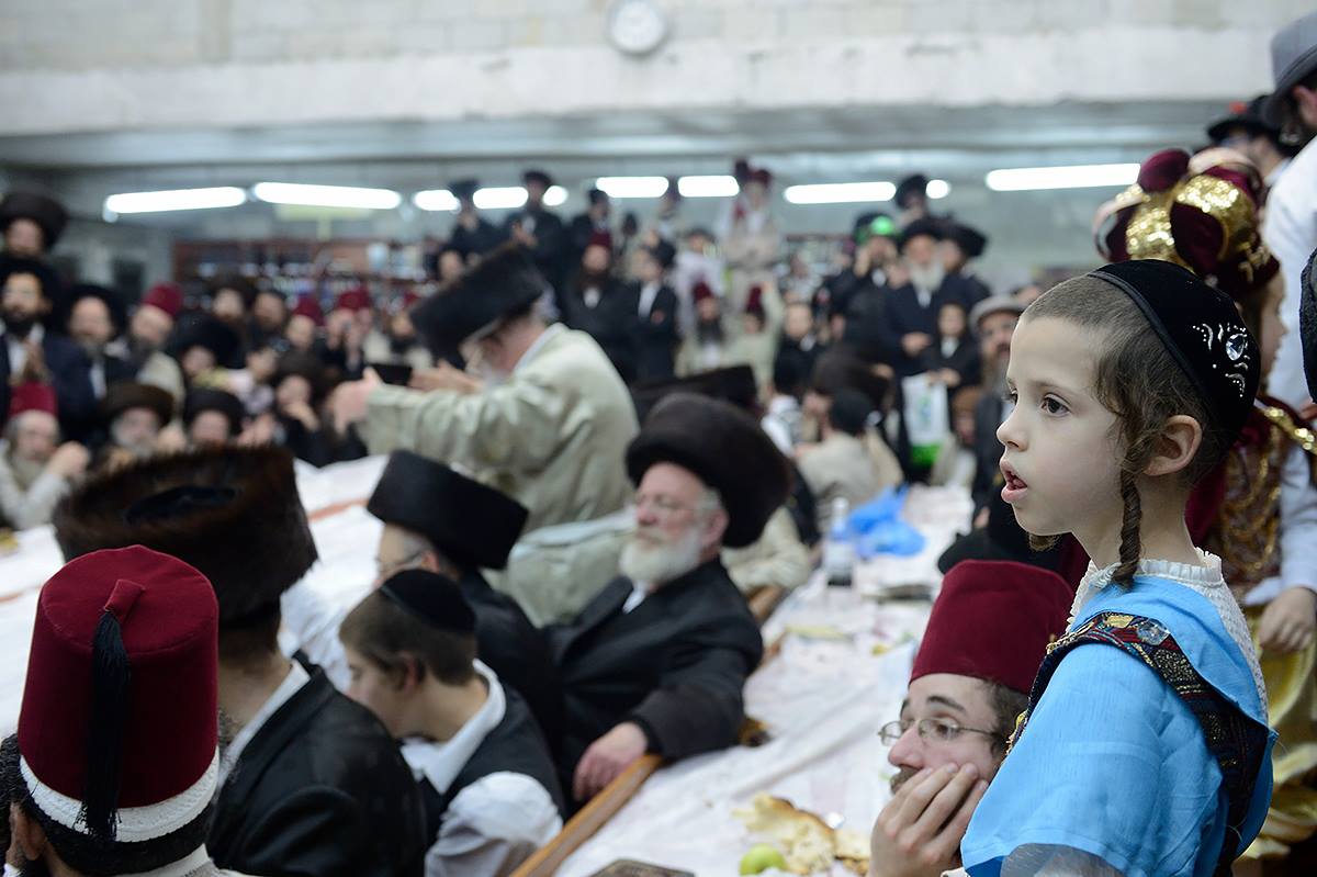 גלריה: טיש פורים בחצר לעלוב בבית שמש