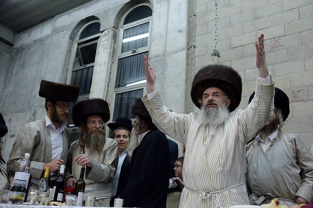 גלריה: טיש פורים בחצר לעלוב בבית שמש