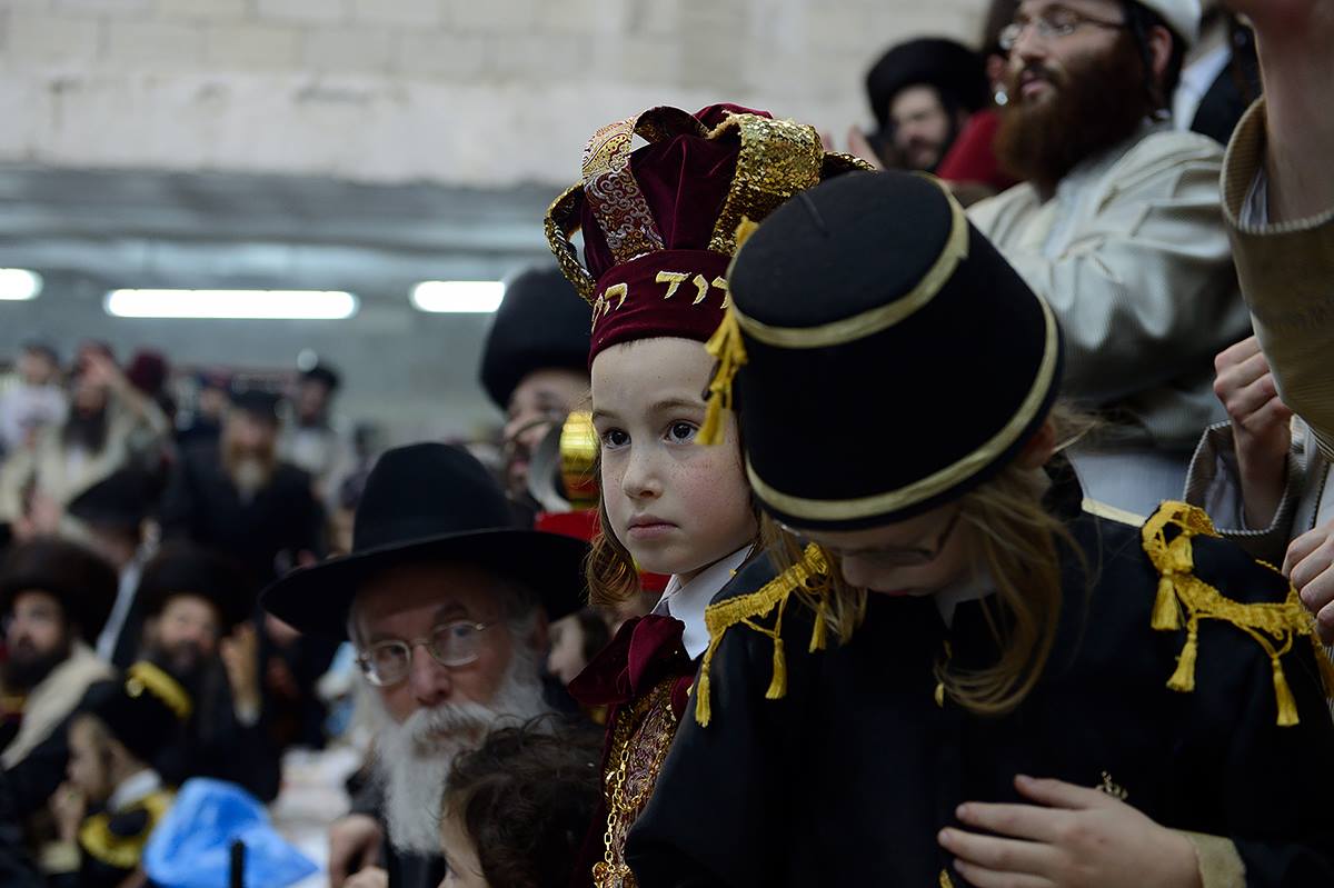 גלריה: טיש פורים בחצר לעלוב בבית שמש