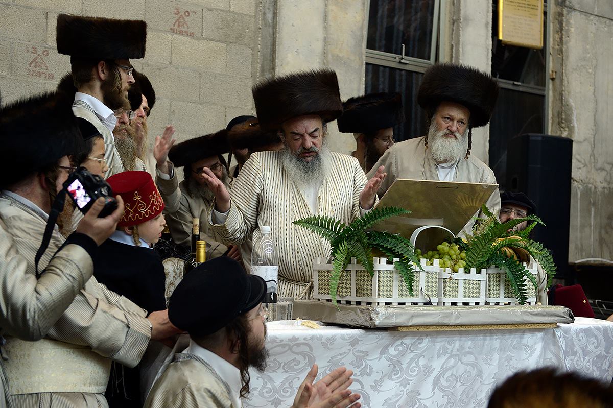 גלריה: טיש פורים בחצר לעלוב בבית שמש