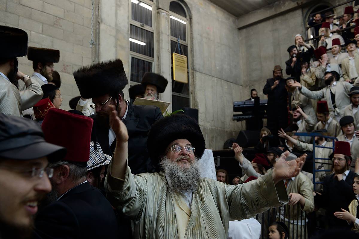 גלריה: טיש פורים בחצר לעלוב בבית שמש