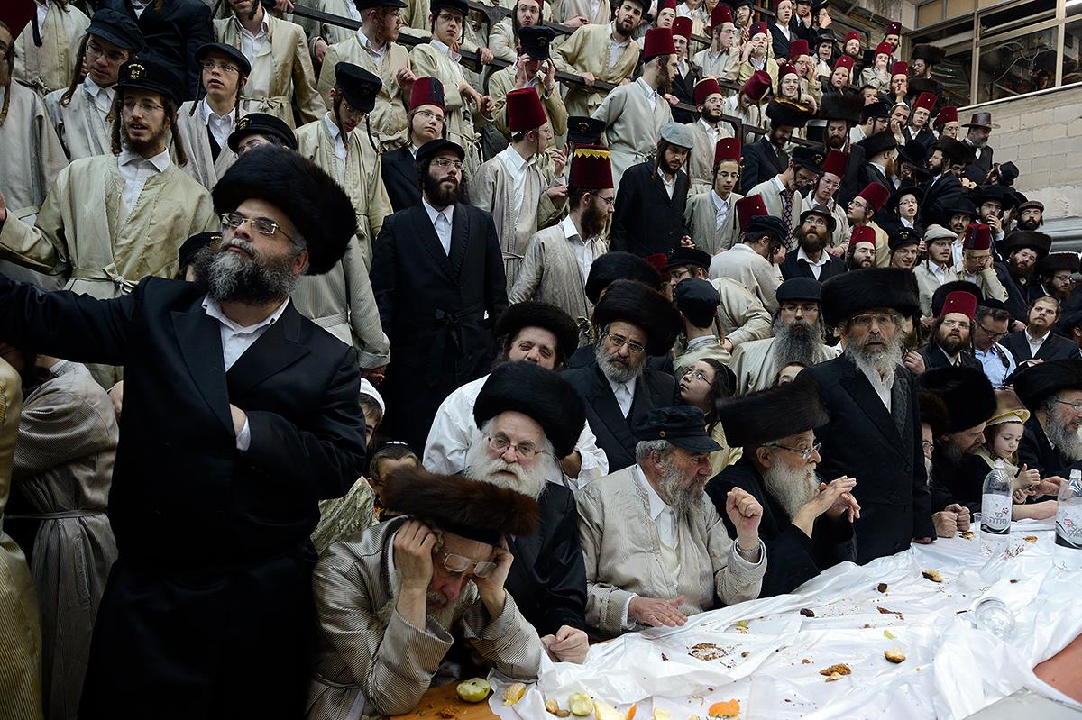 גלריה: טיש פורים בחצר לעלוב בבית שמש