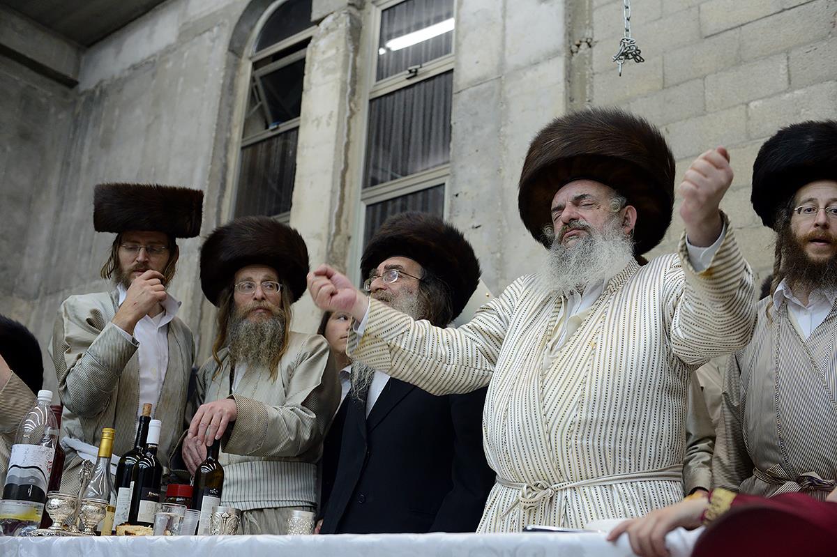 גלריה: טיש פורים בחצר לעלוב בבית שמש