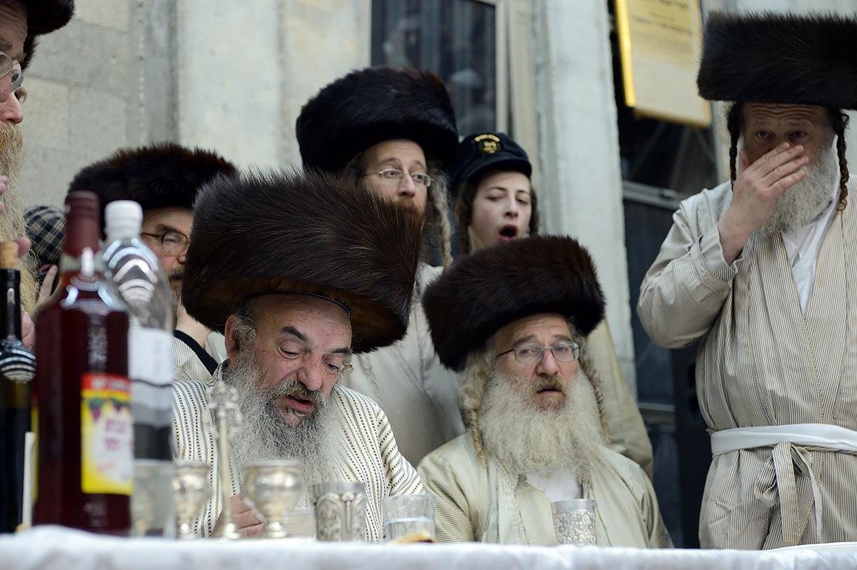 גלריה: טיש פורים בחצר לעלוב בבית שמש