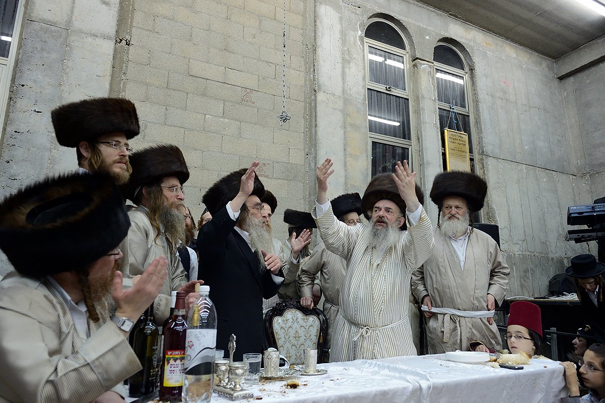 גלריה: טיש פורים בחצר לעלוב בבית שמש