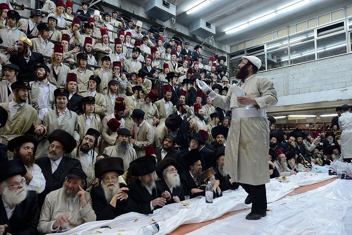 גלריה: טיש פורים בחצר לעלוב בבית שמש