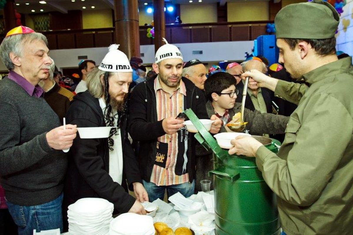 והעיר מוסקבה צהלה ושמחה • גלריה צבעונית