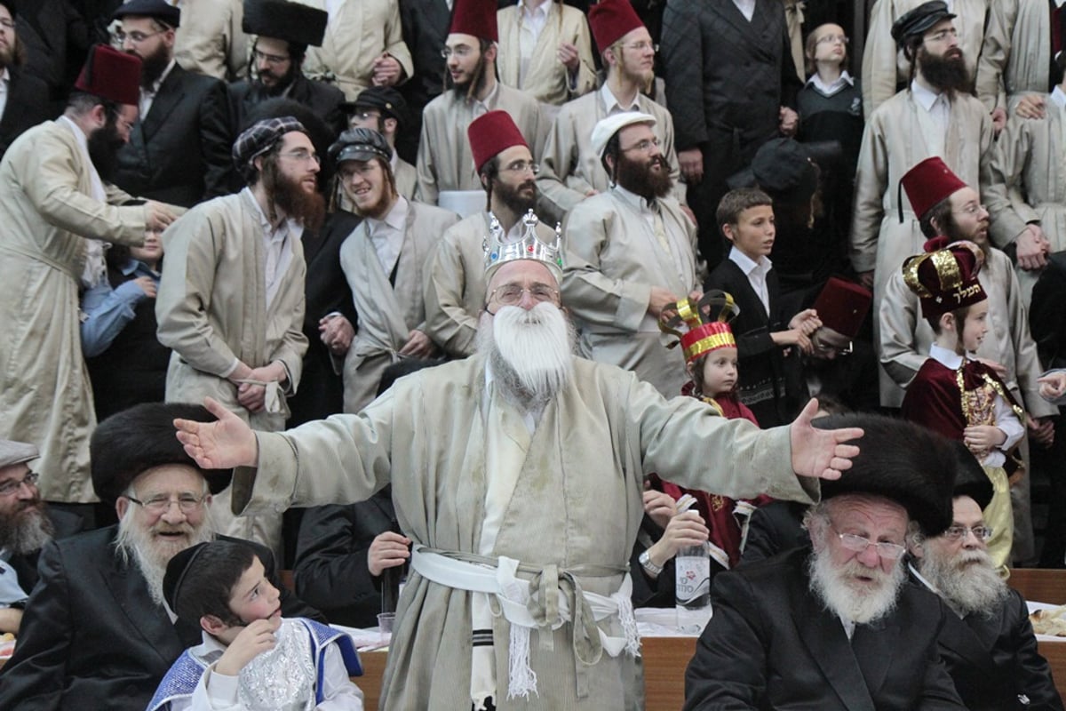 שמחה פורימית בחצר לעלוב • וידאו ותמונות