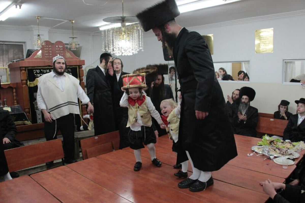 צפו בגלריה: שושן פורים בחצרות החסידים