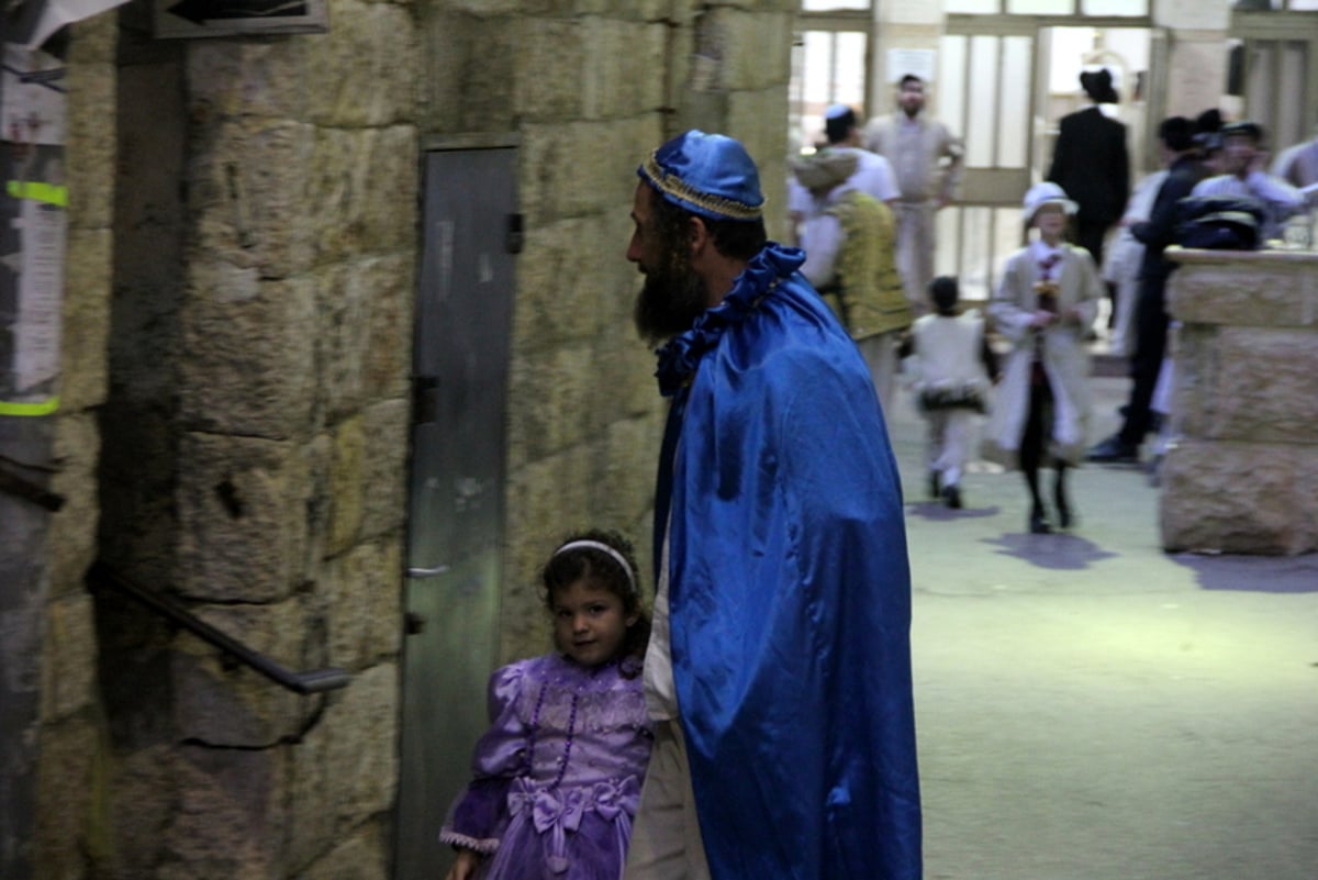 פורים במאה שערים • תיעוד מרתק