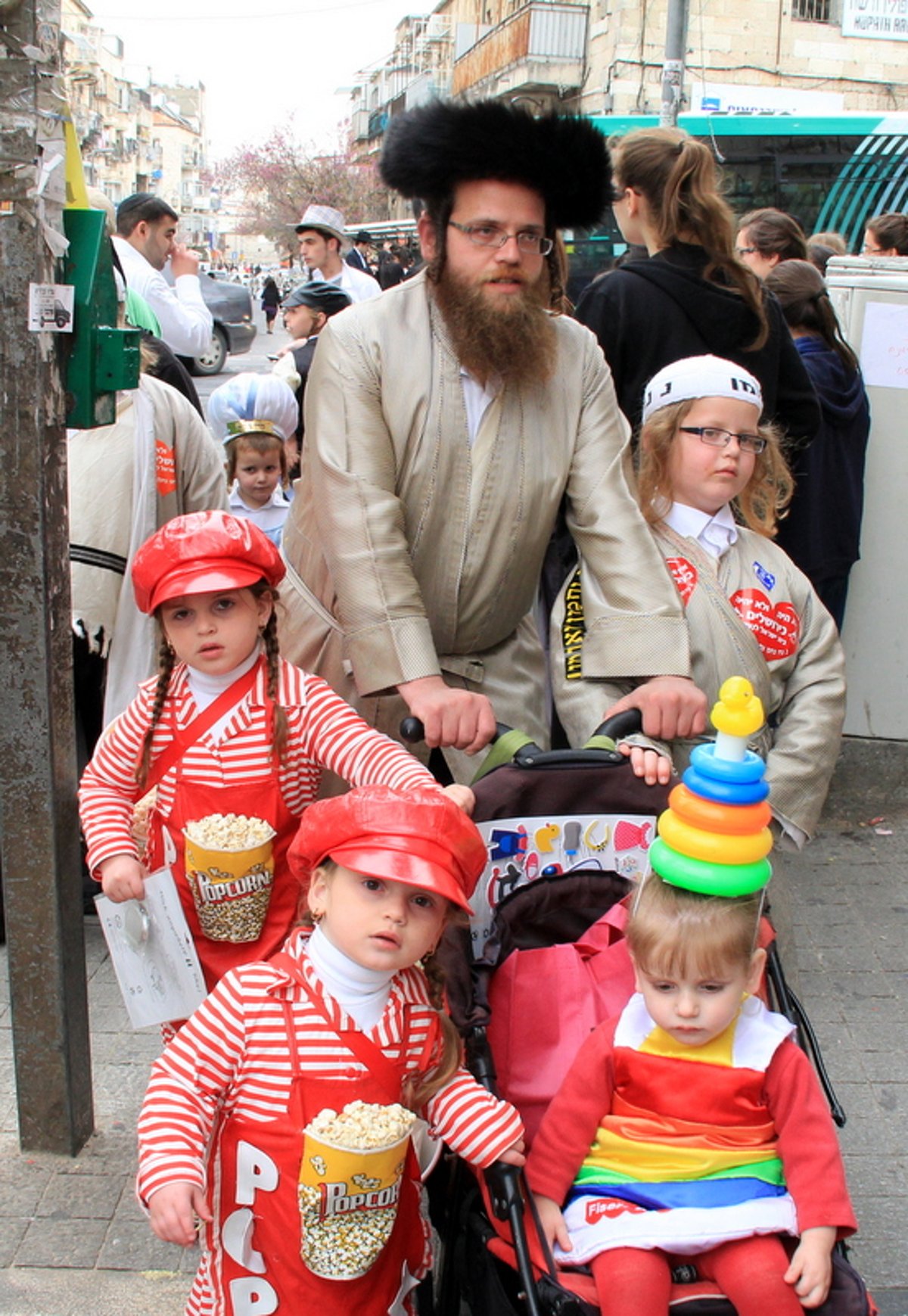 פורים במאה שערים • תיעוד מרתק