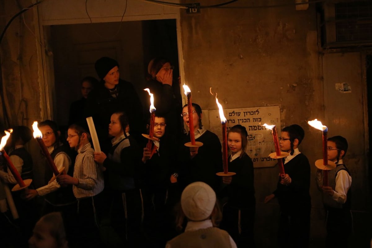 הכנסת ספר תורה לשטיבלאך מאה שערים • תיעוד מיוחד