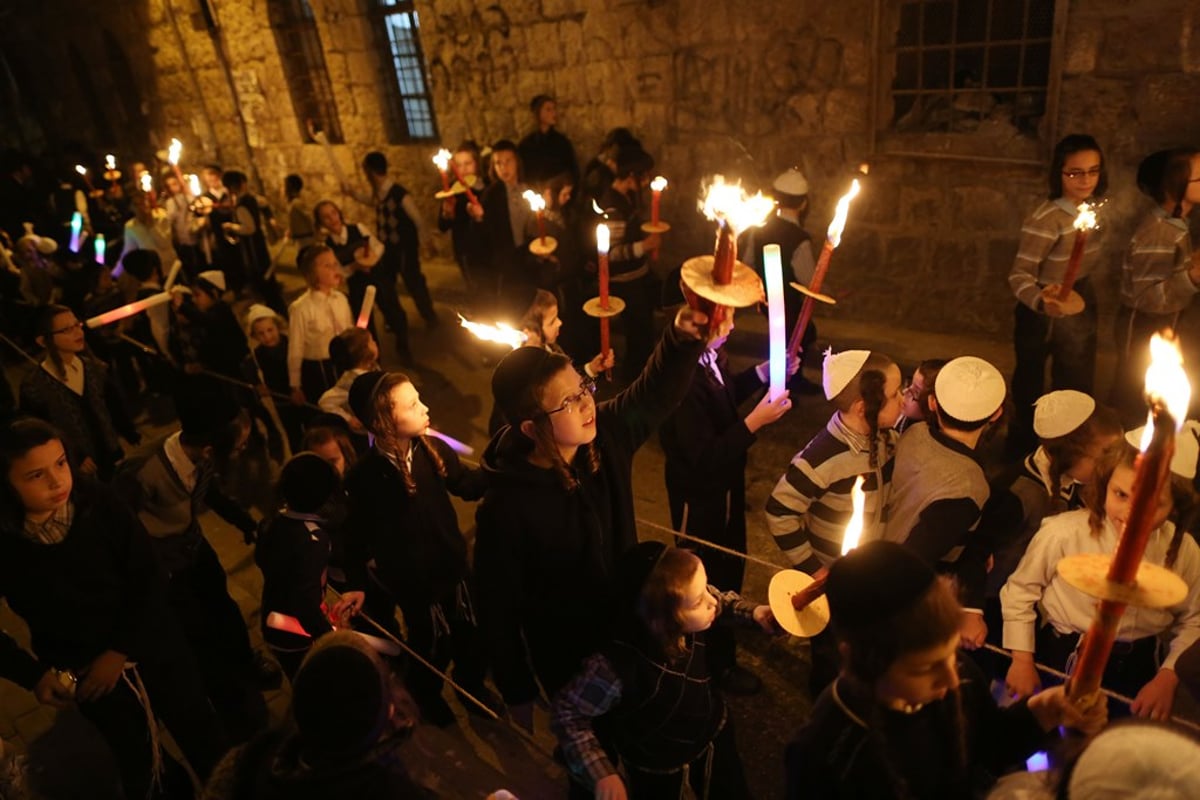 הכנסת ספר תורה לשטיבלאך מאה שערים • תיעוד מיוחד