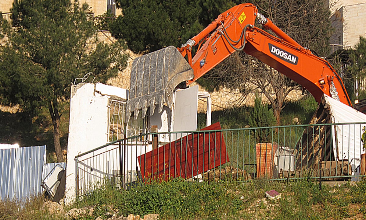 הריסת בית הכנסת, הבוקר