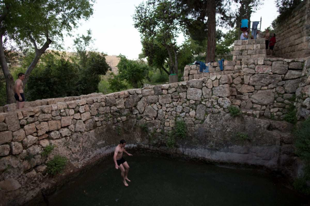 תמונות: אלו ששואבים ואלו שטובלים