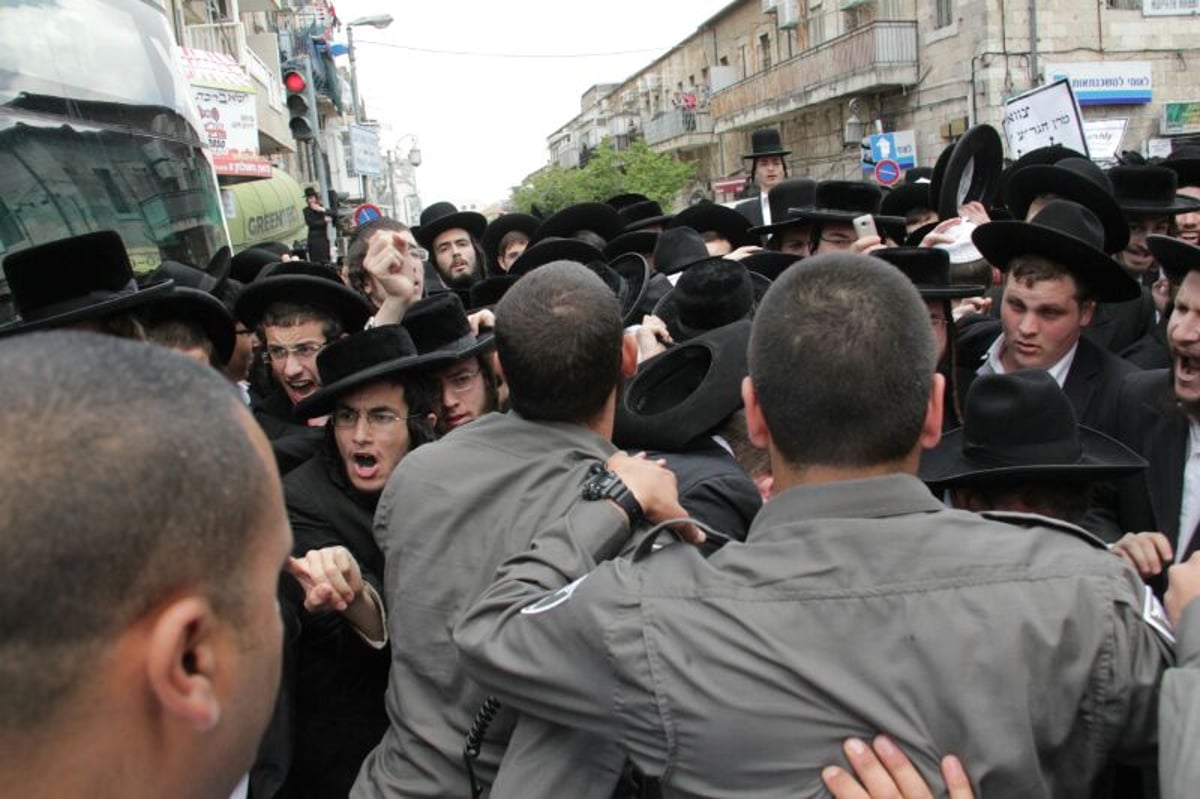 הפגנה סוערת בירושלים: סוסים, עצורים ואלימות