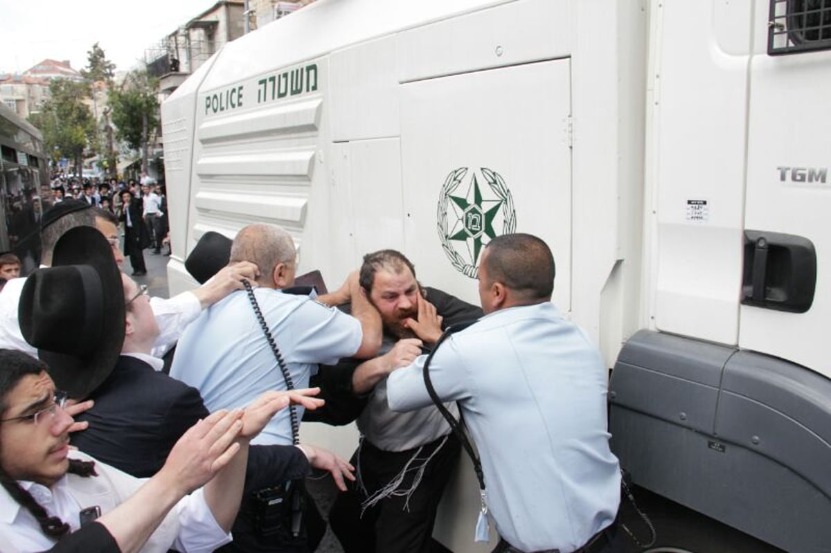 הפגנה סוערת בירושלים: סוסים, עצורים ואלימות