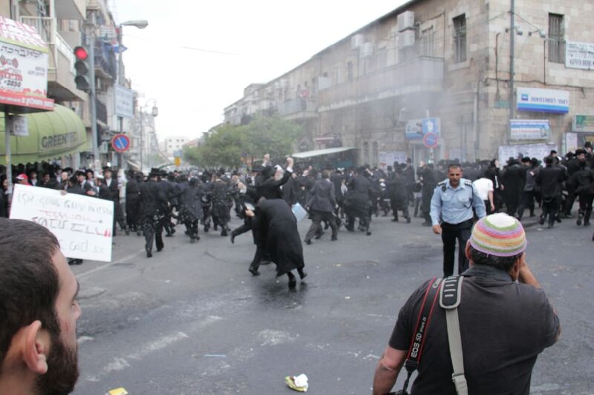 הפגנה סוערת בירושלים: סוסים, עצורים ואלימות