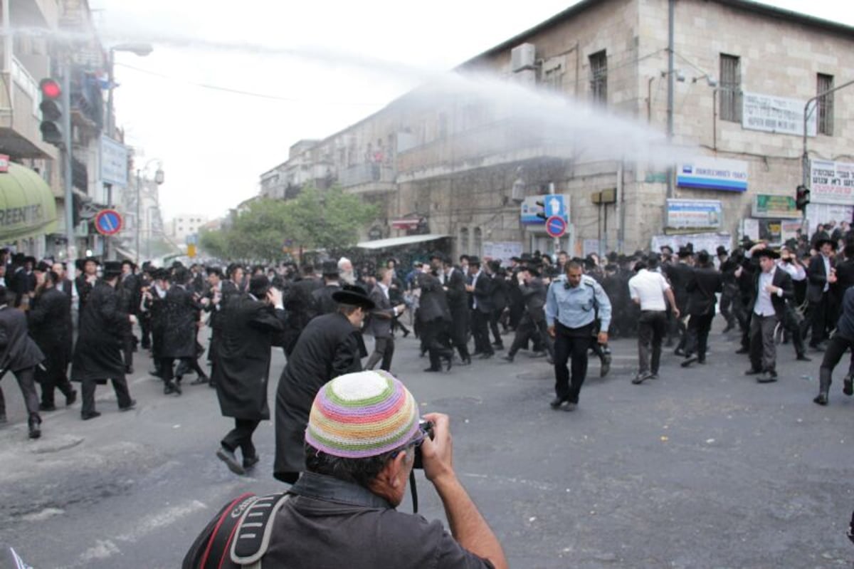 הפגנה סוערת בירושלים: סוסים, עצורים ואלימות