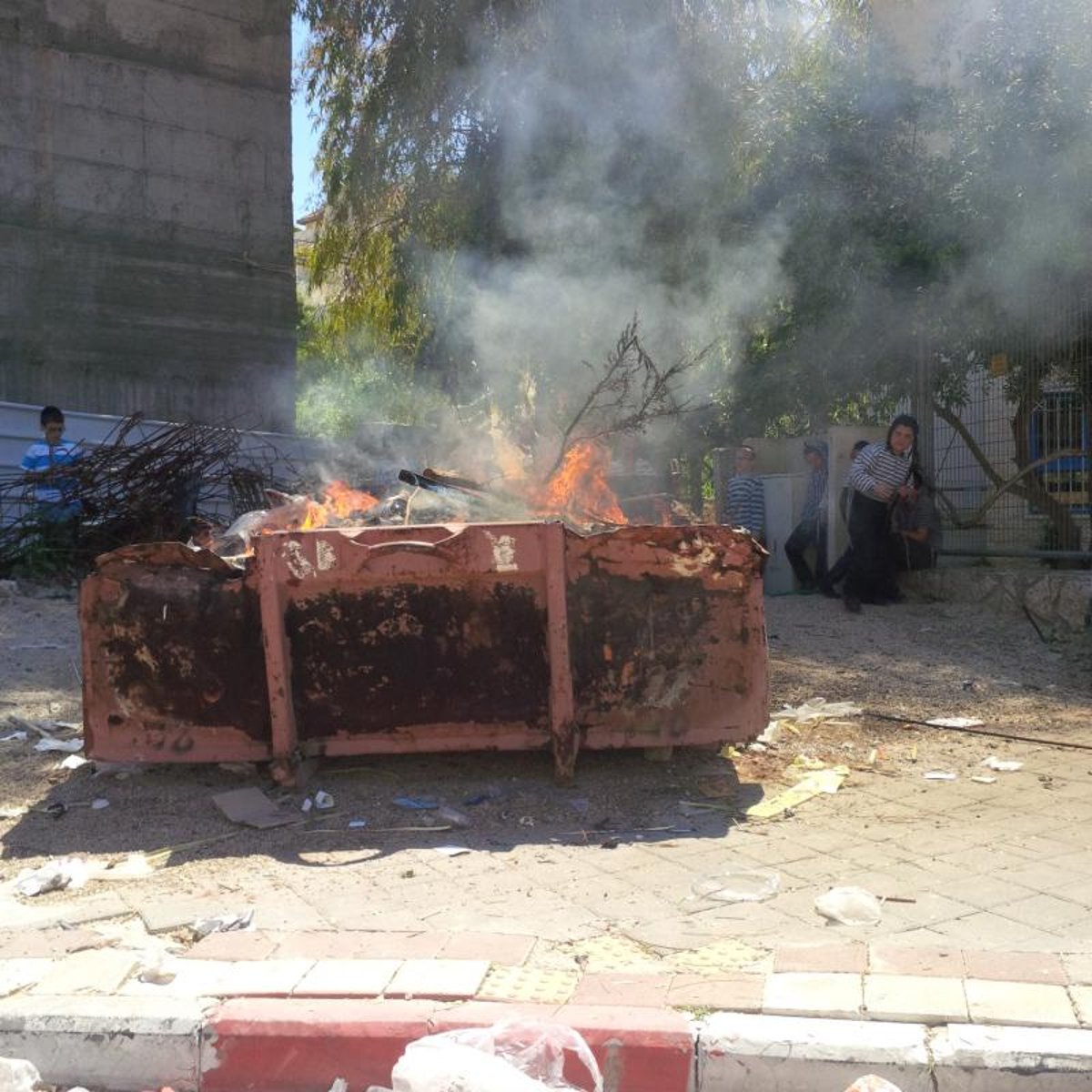 בית שמש ופסגות: כוויות במהלך שריפת חמץ