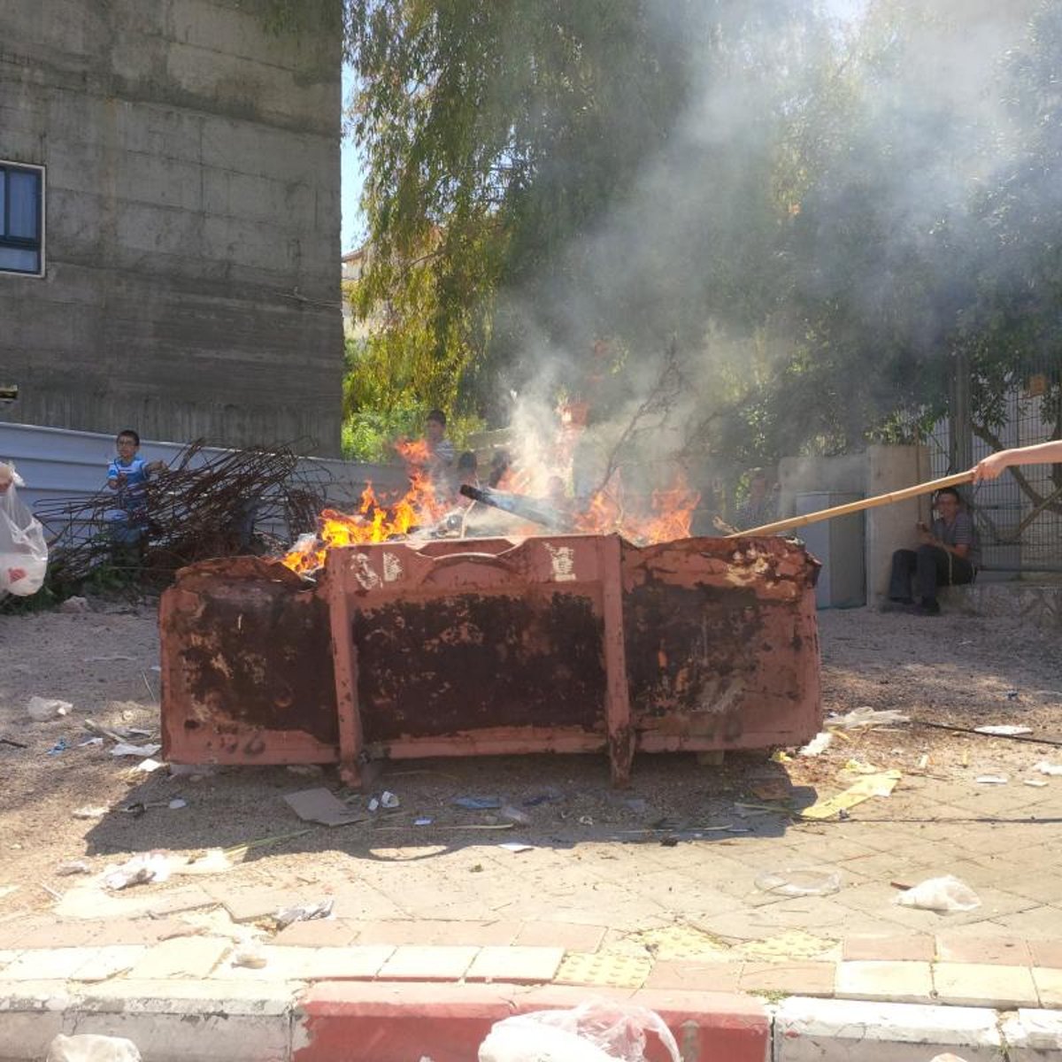 בית שמש ופסגות: כוויות במהלך שריפת חמץ