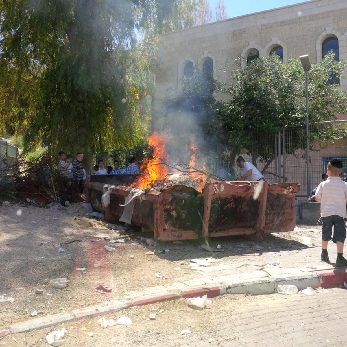 בית שמש ופסגות: כוויות במהלך שריפת חמץ