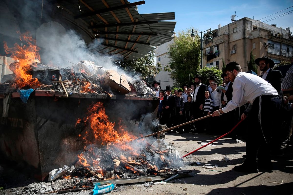 צפו: שריפת חמץ עם שאל ורעלה