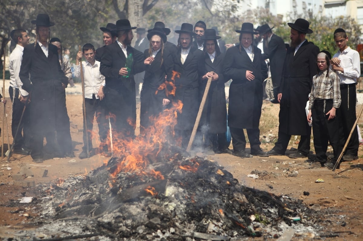 צפו: שריפת חמץ עם שאל ורעלה