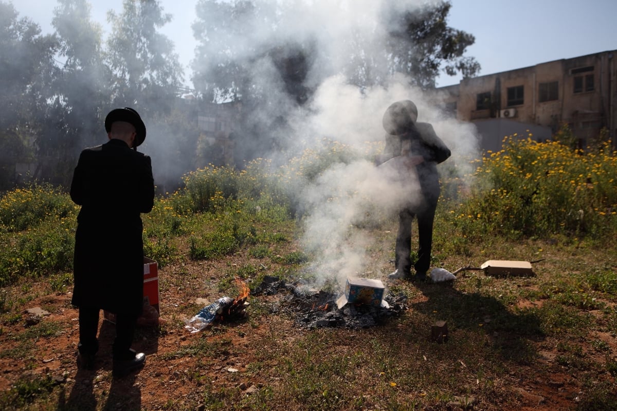 צפו: שריפת חמץ עם שאל ורעלה