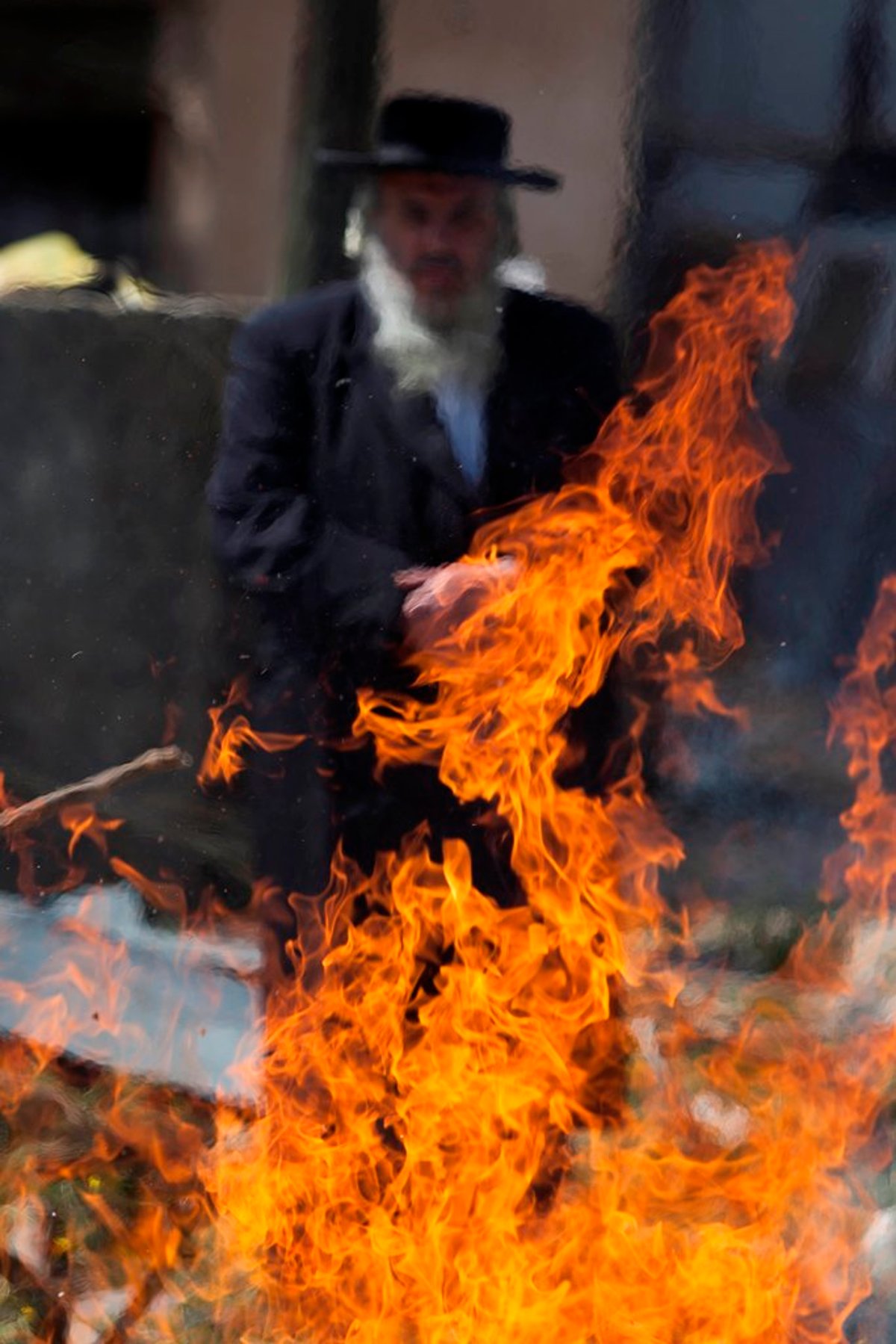 צפו: שריפת חמץ עם שאל ורעלה