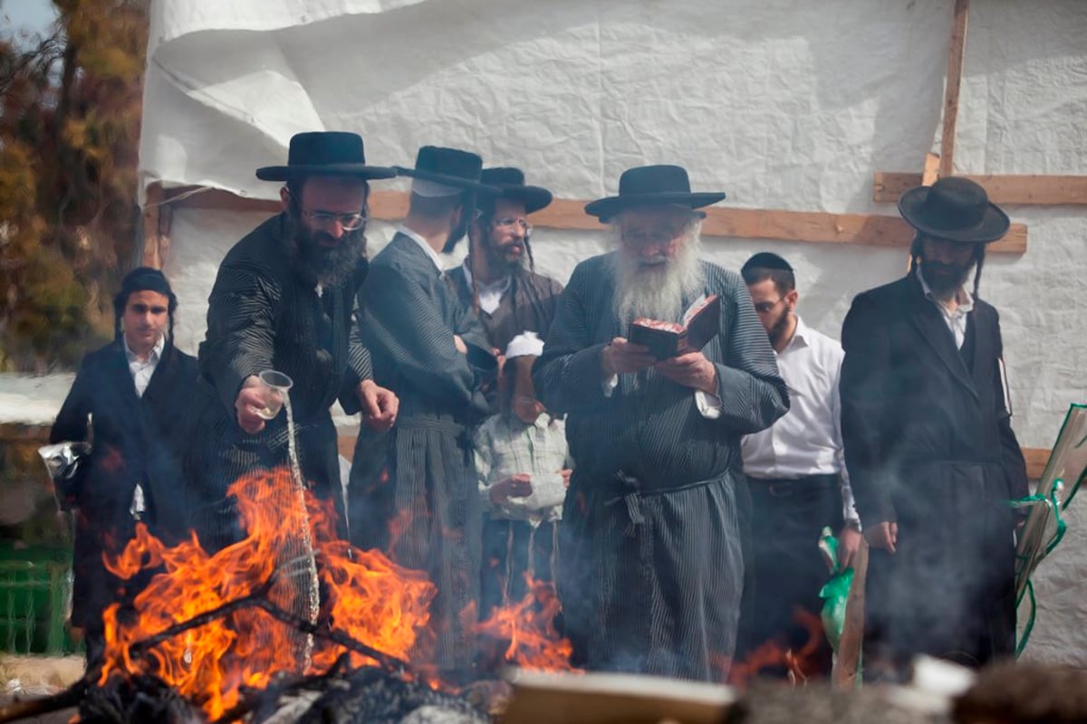 צפו: שריפת חמץ עם שאל ורעלה