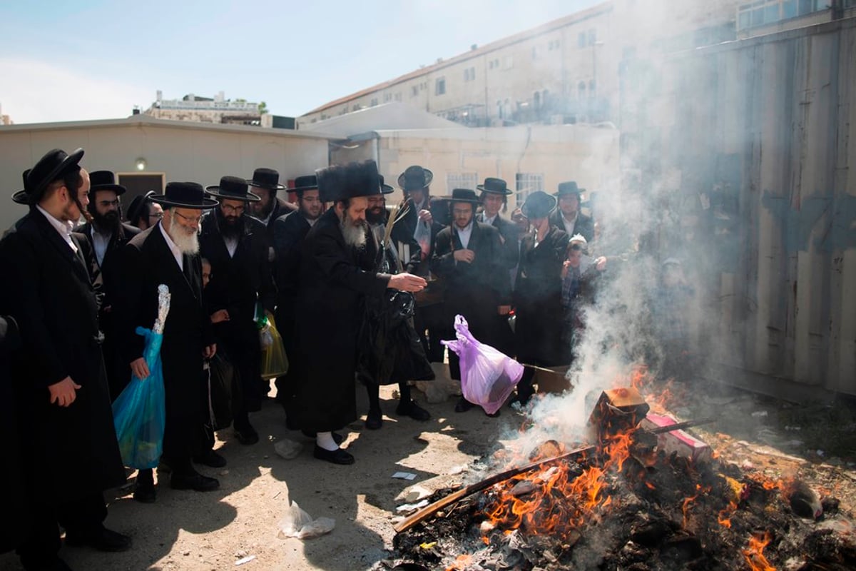 צפו: שריפת חמץ עם שאל ורעלה