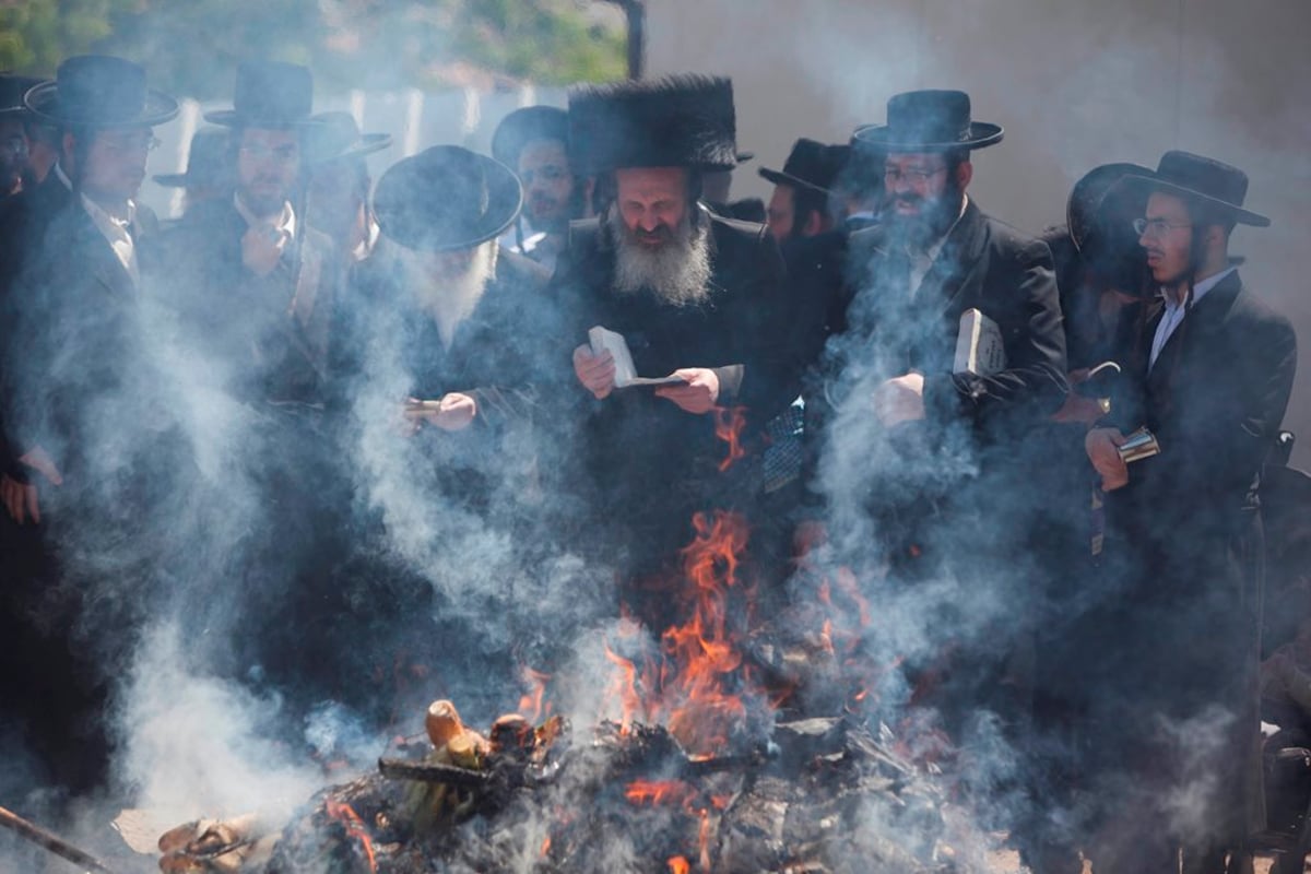 צפו: שריפת חמץ עם שאל ורעלה