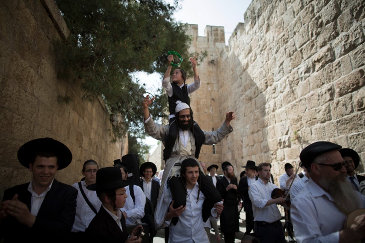 תמונות: תהלוכת הכלייזמרים בירושלים