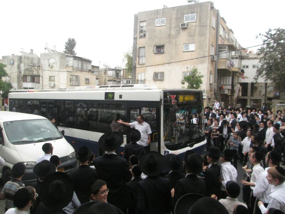 צפו: 'ילדי הסנקציות' נגד חגיגת העצמאות