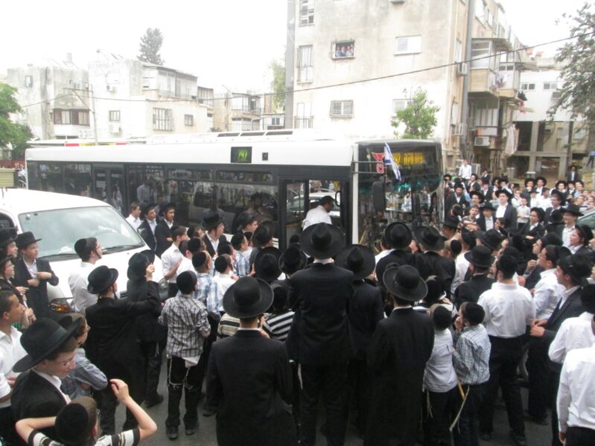 צפו: 'ילדי הסנקציות' נגד חגיגת העצמאות