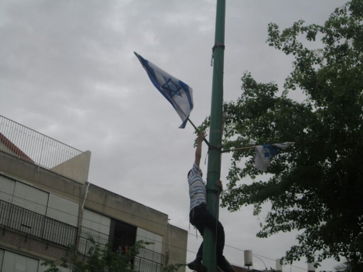 צפו: 'ילדי הסנקציות' נגד חגיגת העצמאות