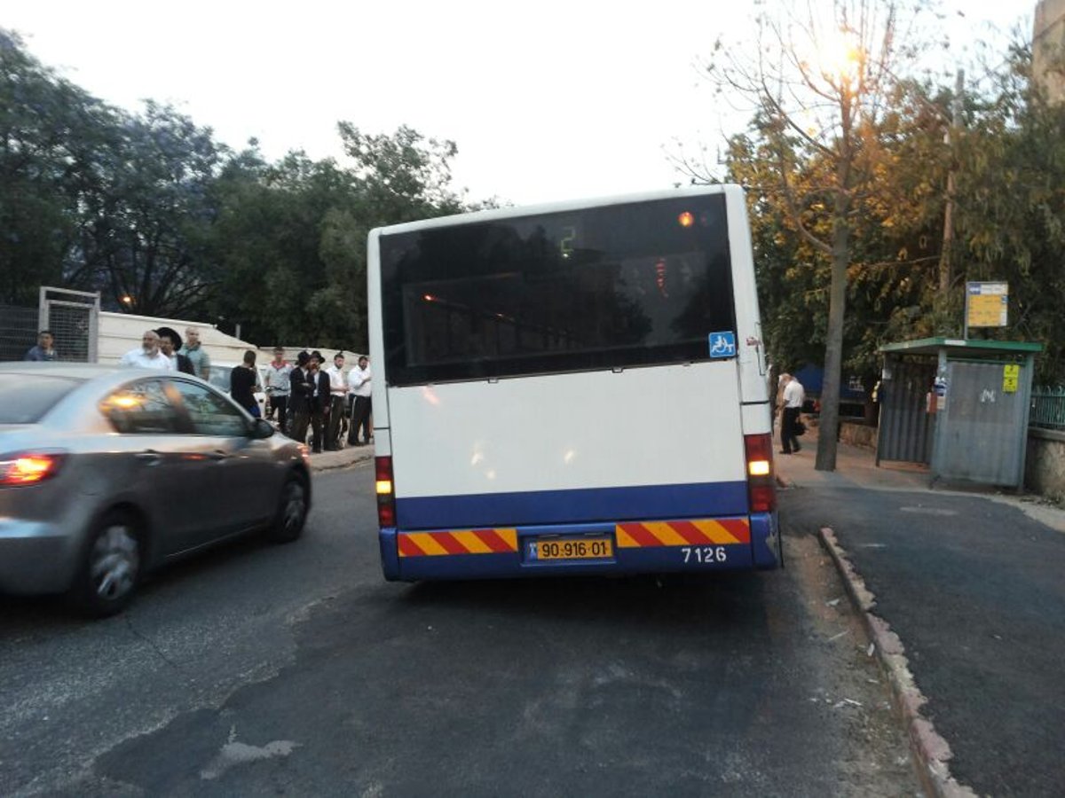 בני ברק: כלי רכב נפלו לבורות שנפערו בכביש