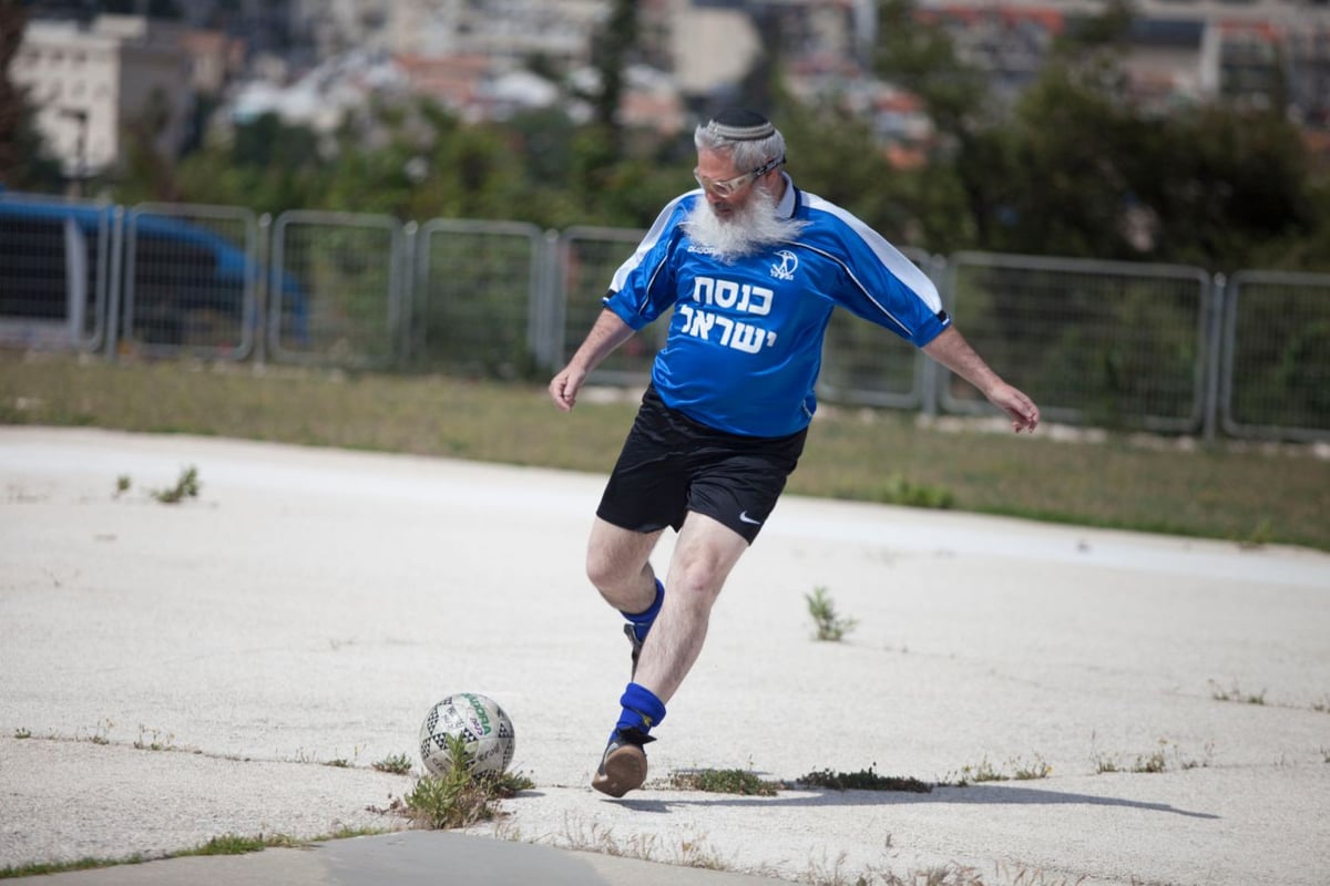 צפו: מרגי, בן דהן וליפמן מקפיצים כדור