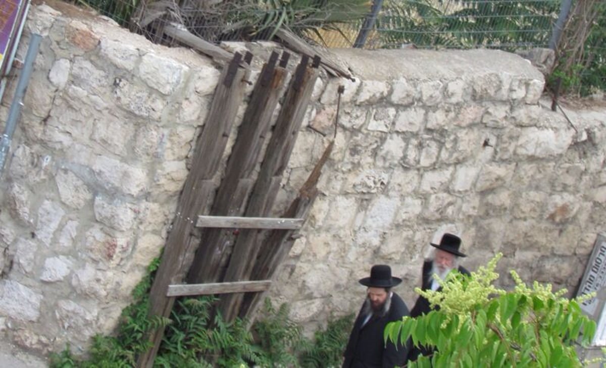 פפראצי: הרבי מגור מתהלך בירושלים