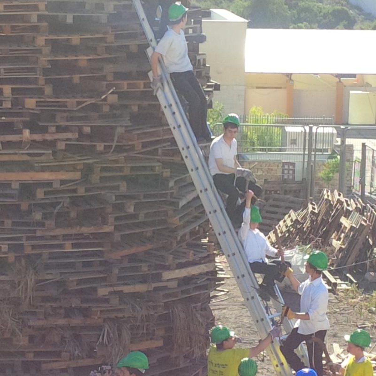 תמונות: מדורת ל"ג בעומר הכי גדולה בארץ