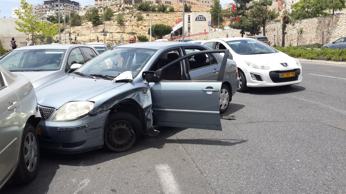 שוב זה קורה: תאונה סמוך לקניון רמות