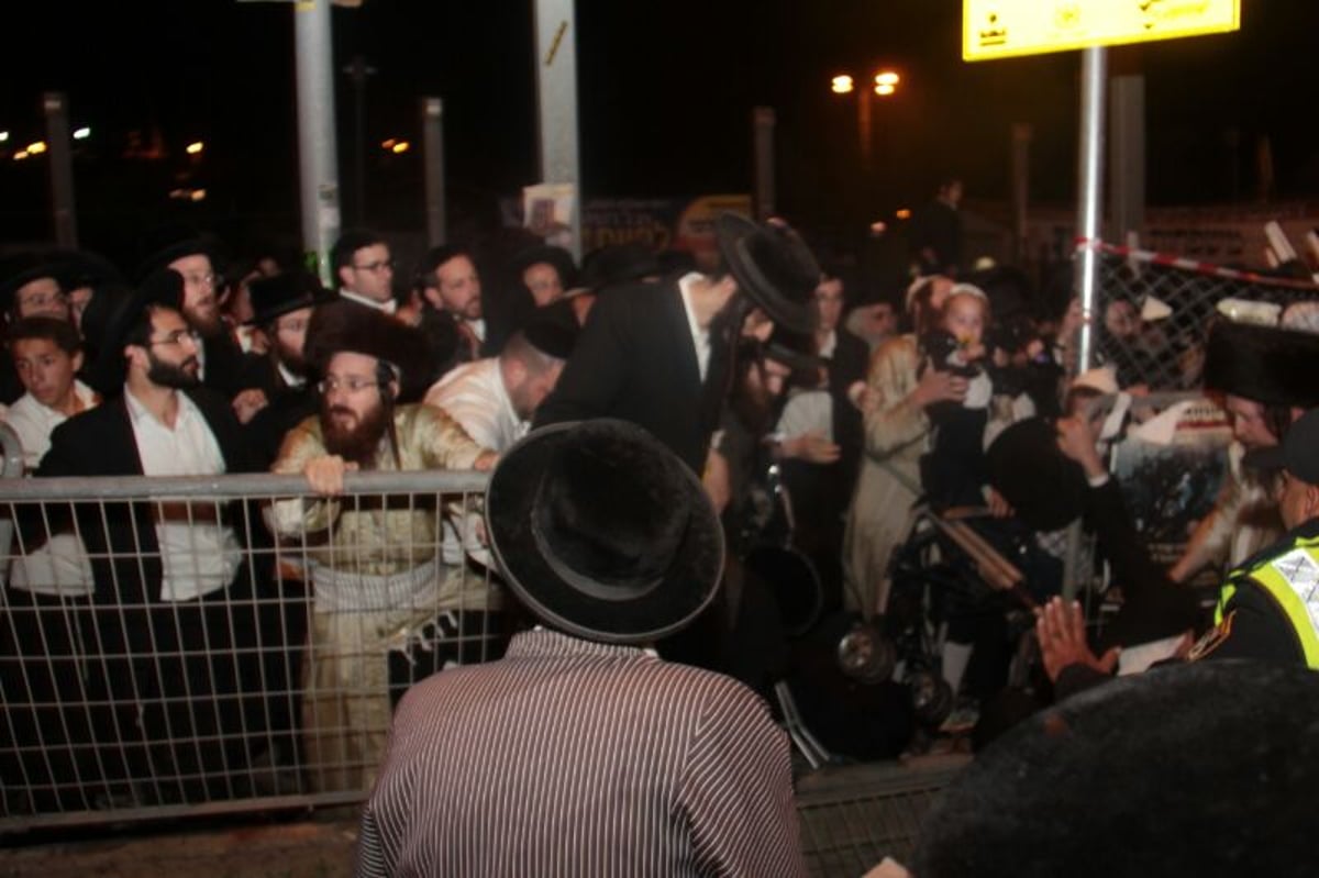 "ממתינים יותר משעתיים לאוטובוס ביציאה ממירון"