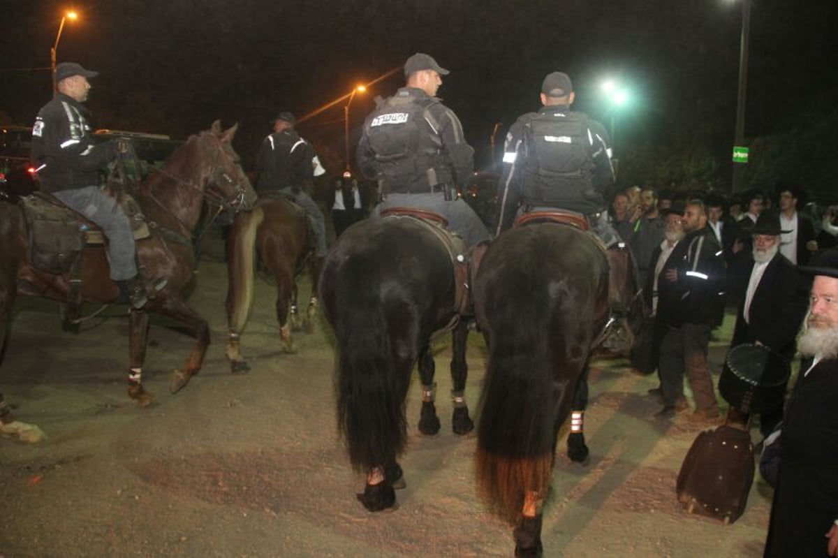 "ממתינים יותר משעתיים לאוטובוס ביציאה ממירון"